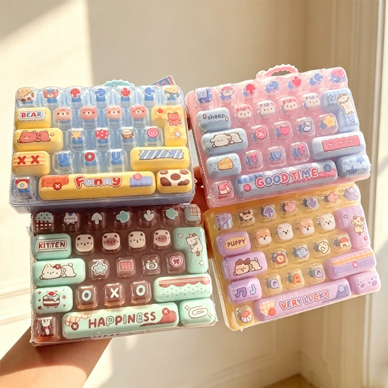 Wedding Yes - 在庫あり /26グリッドキーキャップクリッカー ストレス解消 フィジェットキーボードキーホルダー 減圧ボタン 漫画パーティーギフト